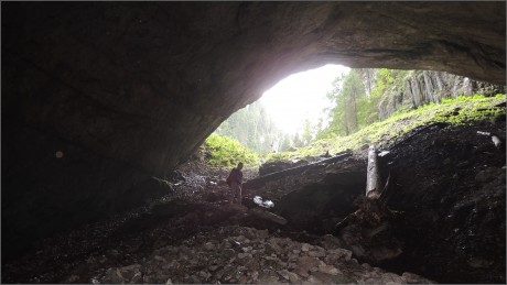 07. 60. metrový sestup do jeskyně Cetalie Ponurului_w