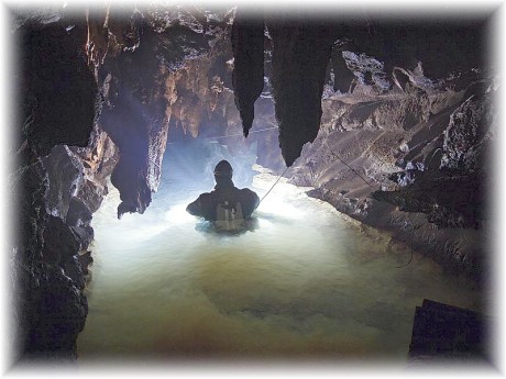 potápka jde vstříc neznámu