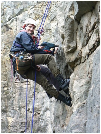 v cestě Navrtaná Obrazek